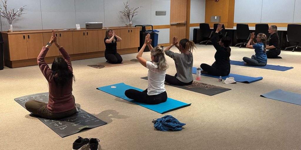 25-fall-community-yoga
